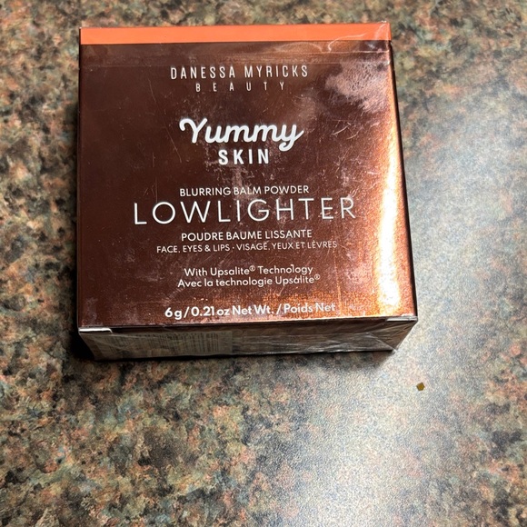 Danessa Myricks Beauty Other - Danessa Myricks Beauty Yummy Skin Blurring Balm Powder in Bronze